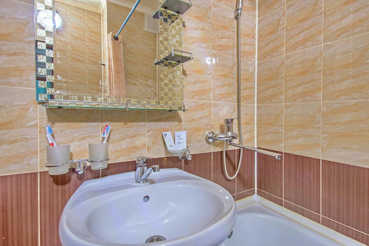 Cozy apartment on Rozybakiev 145. Atakent Almatı Dış mekan fotoğraf