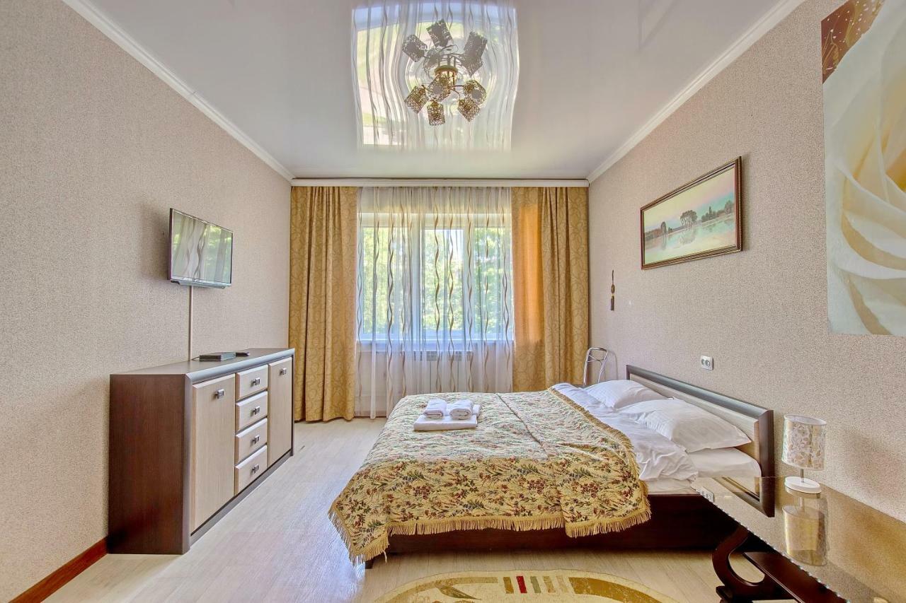 Cozy apartment on Rozybakiev 145. Atakent Almatı Dış mekan fotoğraf