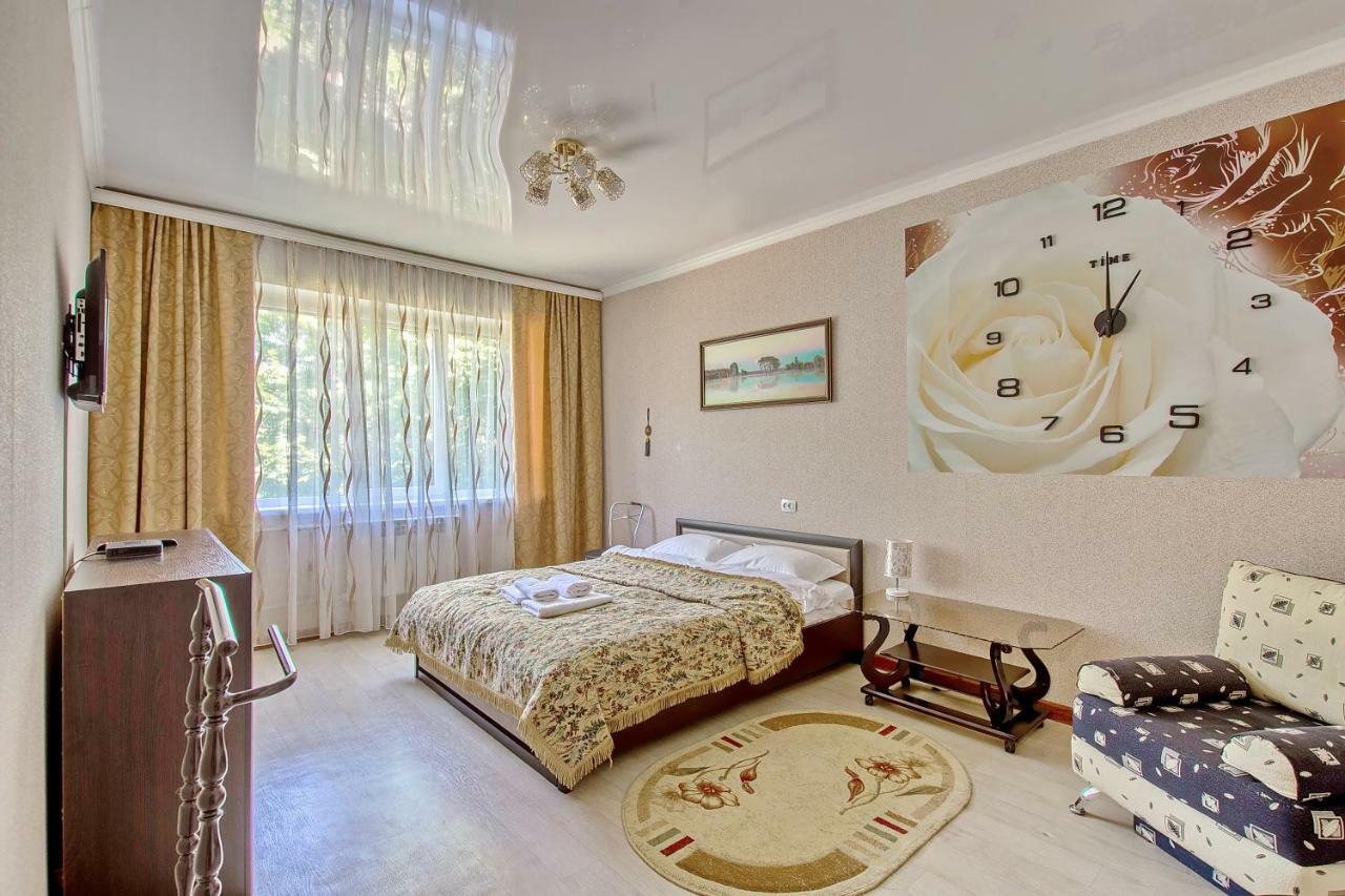 Cozy apartment on Rozybakiev 145. Atakent Almatı Dış mekan fotoğraf